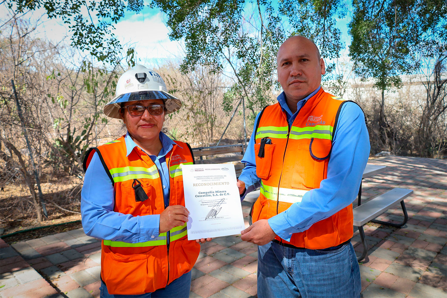 Colaboradores de Minera Cuzcatlán recibe reconocimiento